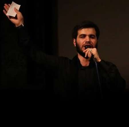 میثم مطیعی همچنان بر شانه ها